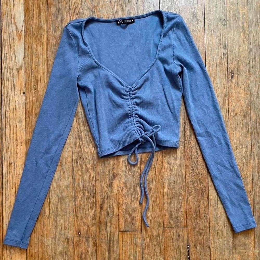 Zara Womens Long Sleeve Crop Top
Size: Small
